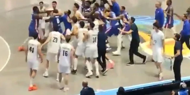 Χάος μετά το Αργεντινή – Δομινικανή Δημοκρατία: Ξύλο και γροθιές μέσα στο παρκέ