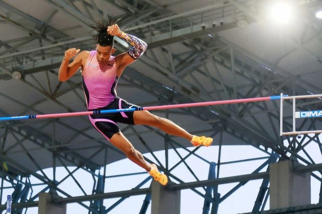 Diamond League: Πέρασε ξανά τα έξι μέτρα ο Καραλής στη Σιλεσία, πρώτος ο Ντουπλάντις