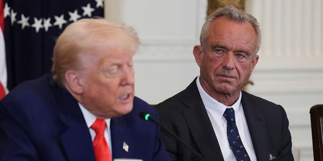 Σφοδρές καταγγελίες επιστημόνων κατά Κένεντι: “Υπό κατάρρευση η δημόσια υγεία στις ΗΠΑ”