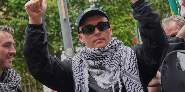 Kneecap – Χαμός στη δίκη του Mo Chara και η απόφαση για την κατηγορία τρομοκρατίας