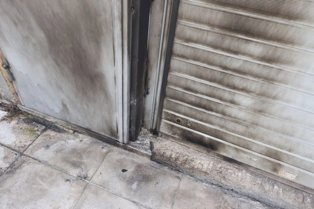 Κολωνός: Εμπρηστική επίθεση με γκαζάκια σε χώρο που θα στεγαστεί σύνδεσμος του ΠΑΟ