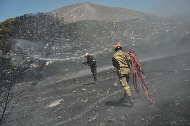 Φωτιά στην περιοχή Αγία Μαρίνα στο Κορωπί