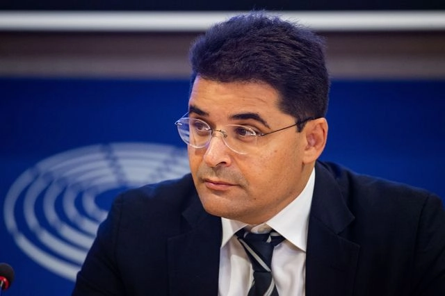 Επίθεση κατά των Κουκάκη και Τριανταφύλλου, επειδή έκαναν ερωτήσεις – Καταδικάζει η ΕΣΗΕΑ