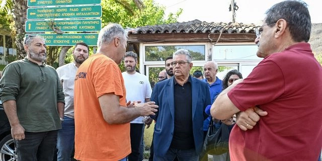 Επίσκεψη του Δημήτρη Κουτσούμπα στις πυρόπληκτες περιοχές στην Πάτρα
