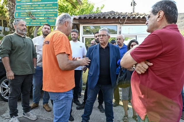 Επίσκεψη του Δημήτρη Κουτσούμπα στις πυρόπληκτες περιοχές στην Πάτρα