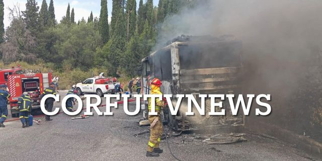 Κέρκυρα: Φωτιά σε τουριστικό λεωφορείο – Απεγκλωβίστηκαν οι επιβάτες
