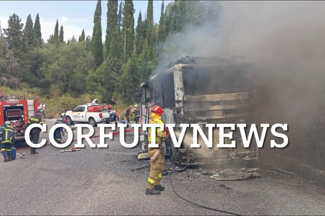 Κέρκυρα: Φωτιά σε τουριστικό λεωφορείο – Απεγκλωβίστηκαν οι επιβάτες