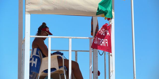 Αλεξανδρούπολη: Ναυαγοσώστριες έσωσαν δίχρονο κορίτσι σε παραλία – Επέπλεε χωρίς τις αισθήσεις του