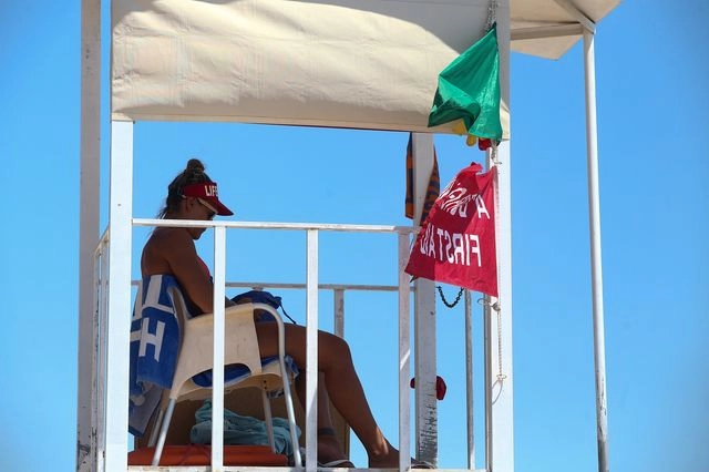 Αλεξανδρούπολη: Ναυαγοσώστριες έσωσαν δίχρονο κορίτσι σε παραλία – Επέπλεε χωρίς τις αισθήσεις του