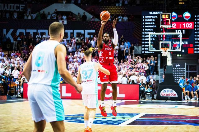 Σλοβενία – Πολωνία 95-105: Ο Λόιντ επικράτησε στη μονομαχία με τον Ντόντσιτς στην πρεμιέρα του Eurobasket 2025
