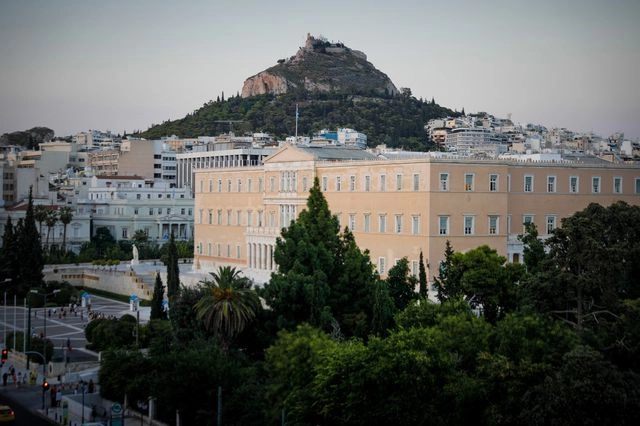 Λυκαβηττός: Τουρίστας έπεσε στο κενό από τον Άη Γιώργη