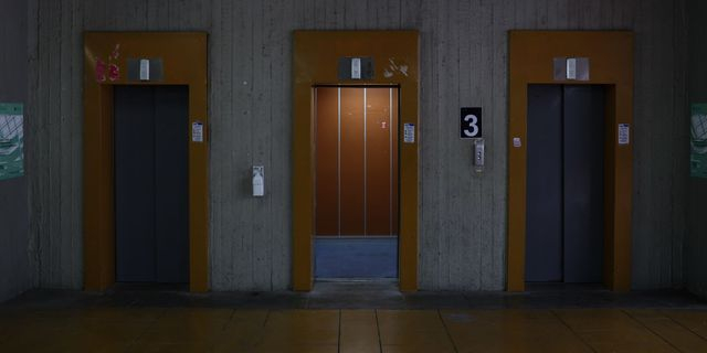 Η πιστοποίηση των ασανσέρ φέρνει… καυγάδες στις πολυκατοικίες
