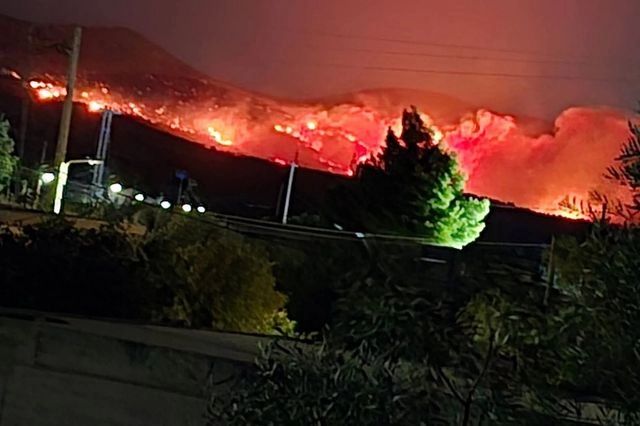 Φωτιά και στα Μέγαρα Αττικής – Μεγάλη κινητοποίηση