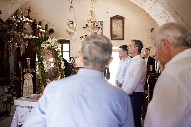Θα “ρίξουν τον Μητσοτάκη”; Όχι, τον προστατεύει η… Παναγία!