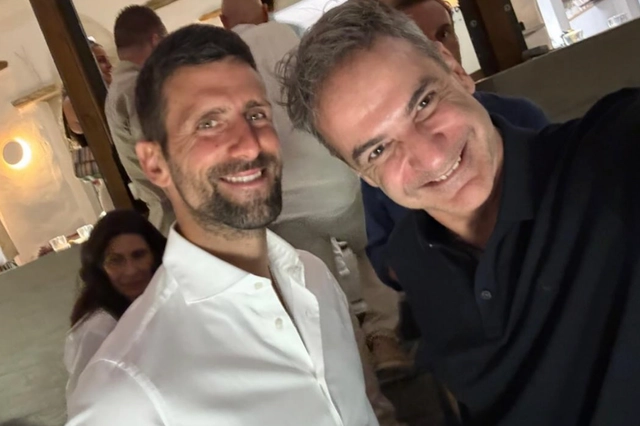 Ο Κυριάκος Μητσοτάκης και ο Νόβακ Τζόκοβιτς συναντήθηκαν στην Τήνο