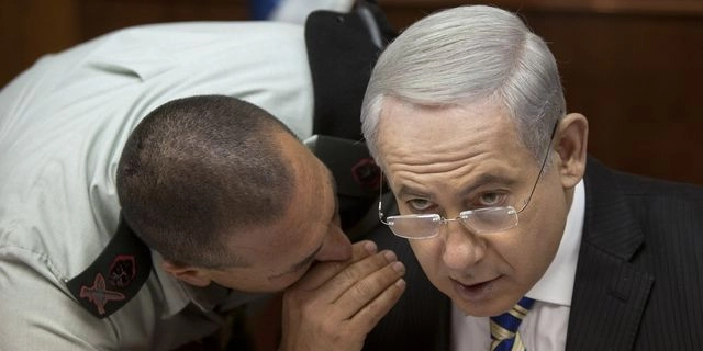 Φωτογραφία αρχείου με τους Εγιάλ Ζαμίρ και Μπέντζαμιν Νετανιάχου