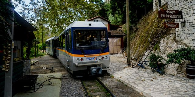 Επιχείρηση απεγκλωβισμού επιβατών του Οδοντωτού – Ακινητοποιήθηκε σε δύσβατο σημείο