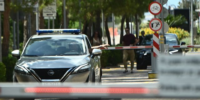Μεταφορά στο Λιμεναρχείο Φλοίσβου, της γυναίκας που συνελήφθη για την υπόθεση με το κορίτσι που βρέθηκε νεκρό σε παραλία στο Π. Φάληρο,