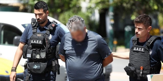 O συλληφθέντας δημοτικός υπάλληλος για εμπρησμούς στην Παλλήνη
