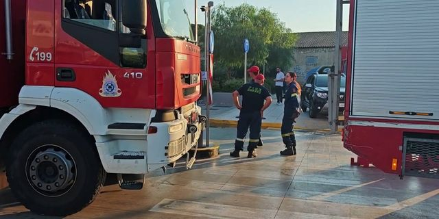 Φωτιά σε όχημα στο υπόγειο πάρκινγκ σουπερμάρκετ στον Πειραιά