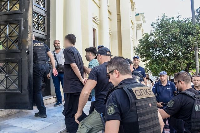 Φωτιά στην Πάτρα: Προθεσμία για να απολογηθούν πήραν οι δύο συλληφθέντες