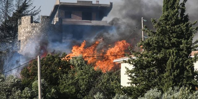 Οι “οικισμοί” που καίγονται και στην πραγματικότητα είναι προάστια της Πάτρας