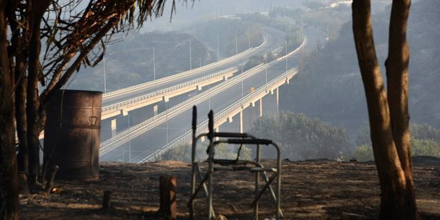 Φωτιές: Σε επιφυλακή για αναζωπυρώσεις – Εικόνες καταστροφής σε Αχαΐα και Χίο