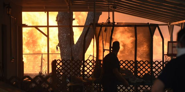 Οι φλόγες πλησιάζουν επικίνδυνα την πόλη της Πάτρας – Χάρτης
