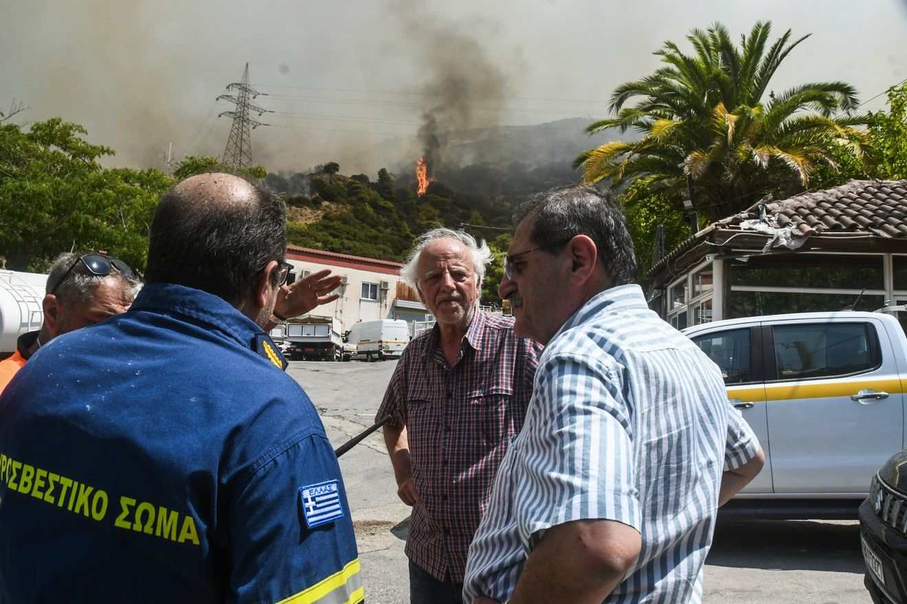 Για τις φωτιές φταίει ο Πελετίδης και το “φλεγόμενο πουλί”