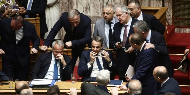 Ο Βουκεφάλας… καθηγητής, ο Τσίπρας στον… Κορυδαλλό, “σώζεται” ο Μητσοτάκης!