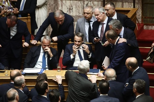 Ο Βουκεφάλας… καθηγητής, ο Τσίπρας στον… Κορυδαλλό, “σώζεται” ο Μητσοτάκης!
