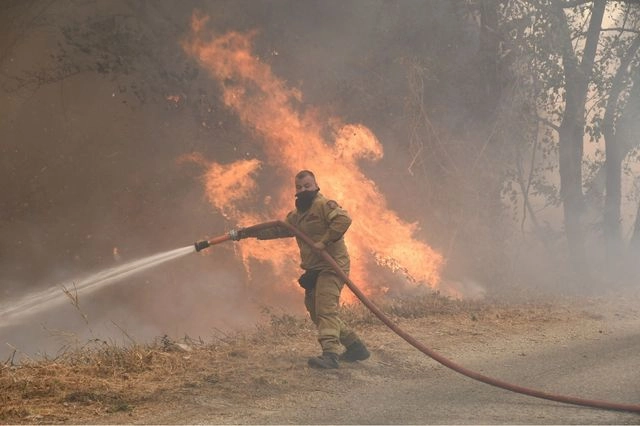 Φωτιά στην ευρύτερη περιοχή της Πάτρας