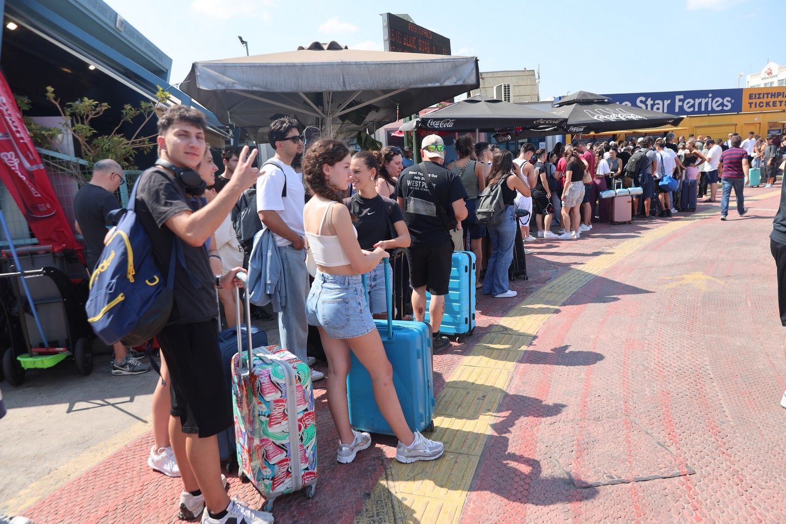 Στιγμιότυπο από το λιμάνι του Πειραιά, μετά την ανακοίνωση για απαγορευτικό απόπλου