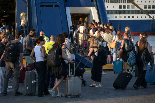 Τριήμερο Αγίου Πνεύματος: Εκδρομείς εγκαταλείπουν την Αττική με κάθε μέσο