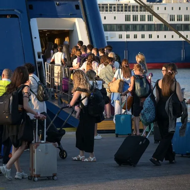 Τριήμερο Αγίου Πνεύματος: Εκδρομείς εγκαταλείπουν την Αττική με κάθε μέσο