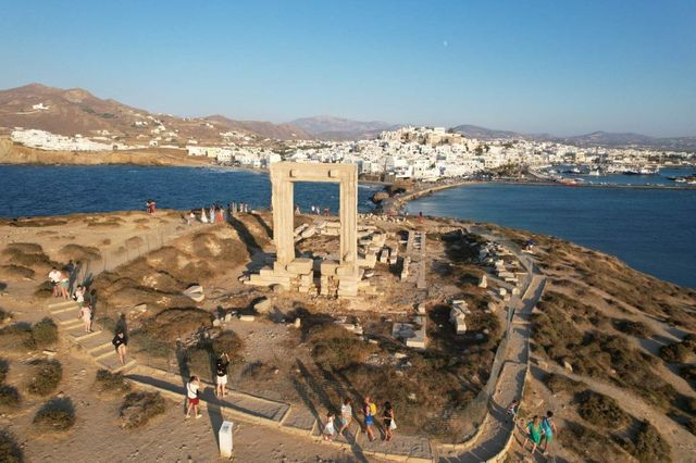 Νάξος: Προσωρινό μέτρο το συρματόπλεγμα στην Πορτάρα, λέει το ΥΠΠΟ