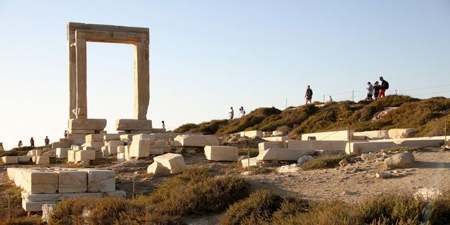 Νάξος: Συλλήψεις για το συρματόπλεγμα στην Πορτάρα μετά από καταγγελία του δημάρχου