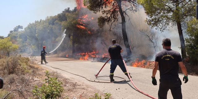 Φωτιά στην Πάτρα: Δυο προσαγωγές μετά την αναζωπύρωση στην περιοχή Μπάλας