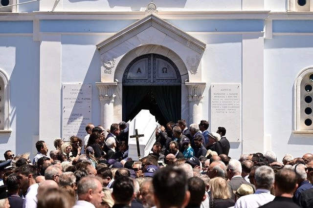 Το ευχαριστώ του διευθυντή του Σαμαρά στα ΜΜΕ για την κηδεία της Λένας