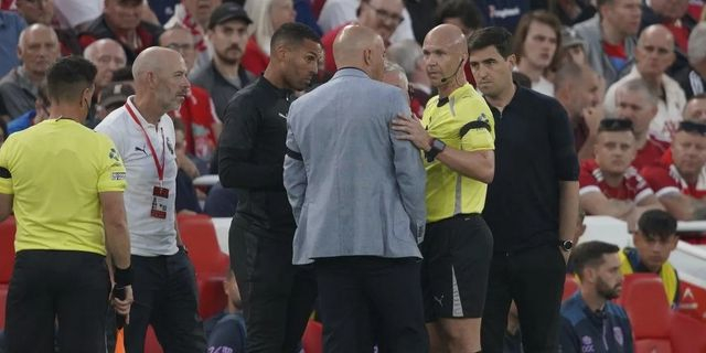 Λίβερπουλ – Μπόρνμουθ: Ρατσιστικό σχόλιο κατά του Σεμένιο και ολιγόλεπτη διακοπή στο Άνφιλντ