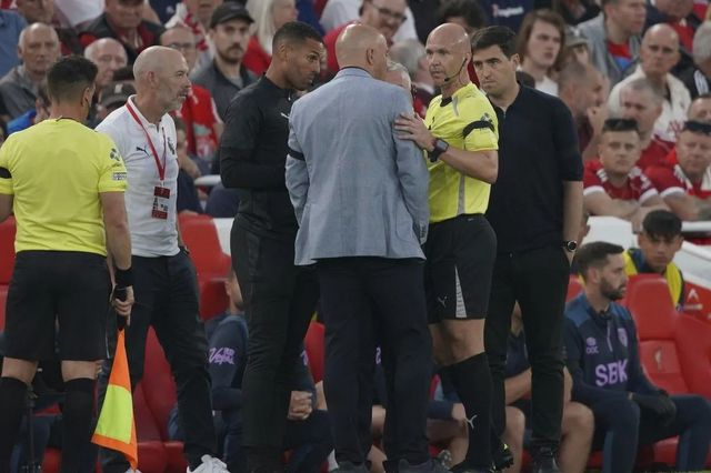 Λίβερπουλ – Μπόρνμουθ: Ρατσιστικό σχόλιο κατά του Σεμένιο και ολιγόλεπτη διακοπή στο Άνφιλντ