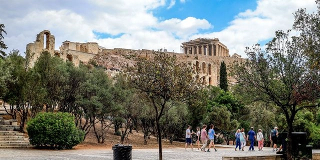 Καιρός: Αίθριος με συννεφιά στο μεγαλύτερο μέρος – Πού θα βρέξει