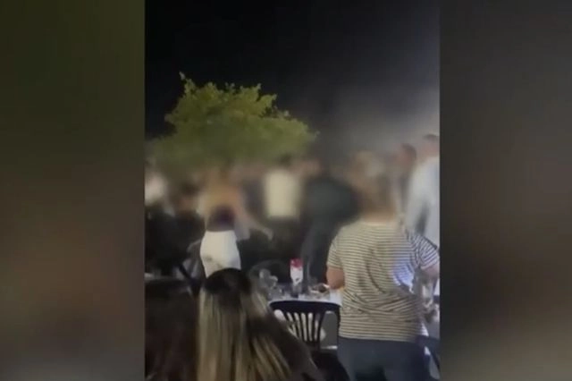 Επικός καυγάς σε πανηγύρι – Φώναζε η Γωγώ Τσαμπά να σταματήσουν