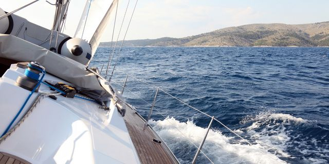 Χαλκιδική: Σύγκρουση σκαφών στη Βουρβουρού – Τραυματίστηκε 22χρονη, υπό την επήρεια αλκοόλ ο ένας χειριστής