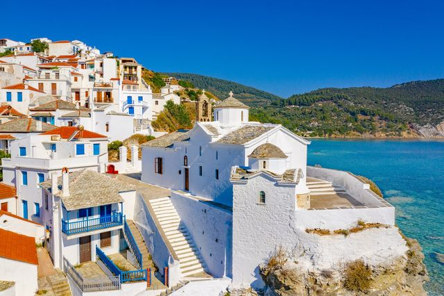 Σε “φουλ” ρυθμούς το real estate στις Σποράδες – Πού κινούνται οι τιμές πώλησης κατοικιών