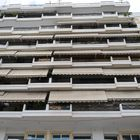 Η πολυκατοικία όπου διαμένει η μητέρα του κοριτσιού που βρέθηκε νεκρό στο Φάληρο