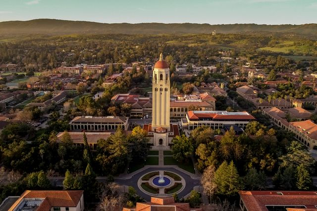 ΗΠΑ: Καταργούνται 363 θέσεις εργασίας στο Stanford λόγω Τραμπ