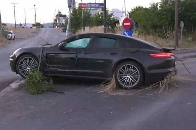 Θέρμη: Βρέθηκε η ιδιοκτήτρια της Porsche μετά το τροχαίο με εγκατάλειψη