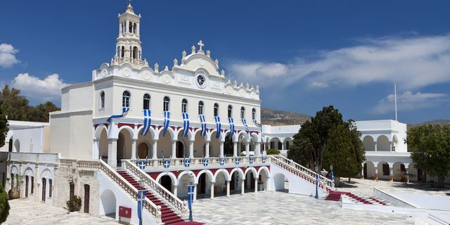 Εορτολόγιο: Κοίμηση της Θεοτόκου – Ποιοι γιορτάζουν την Παρασκευή 15 Αυγούστου