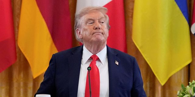 Τραμπ: “Μίλησα με Πούτιν, κανονίζουμε συνάντηση με Ζελένσκι και τριμερή”